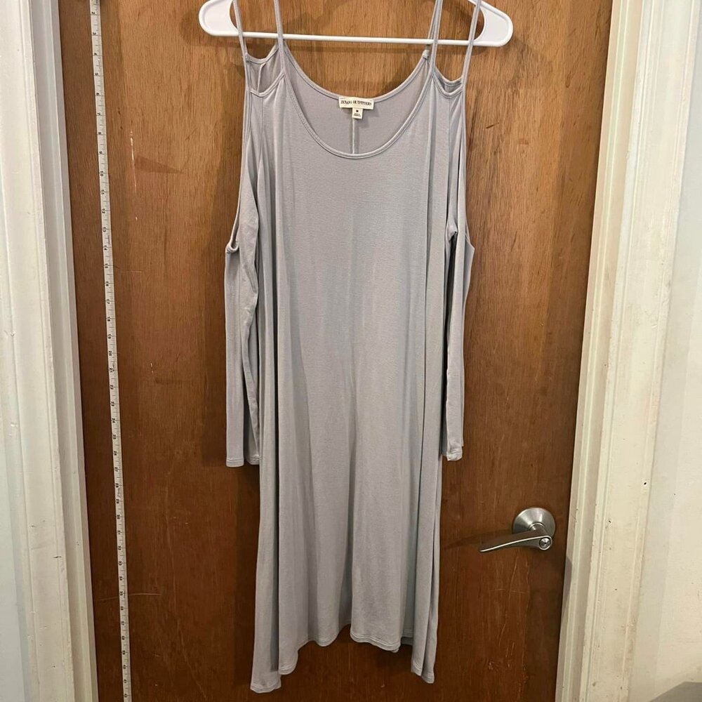 🐻Size M - Zenana Outfitters - Light Gray Cold-Shoulder Dress